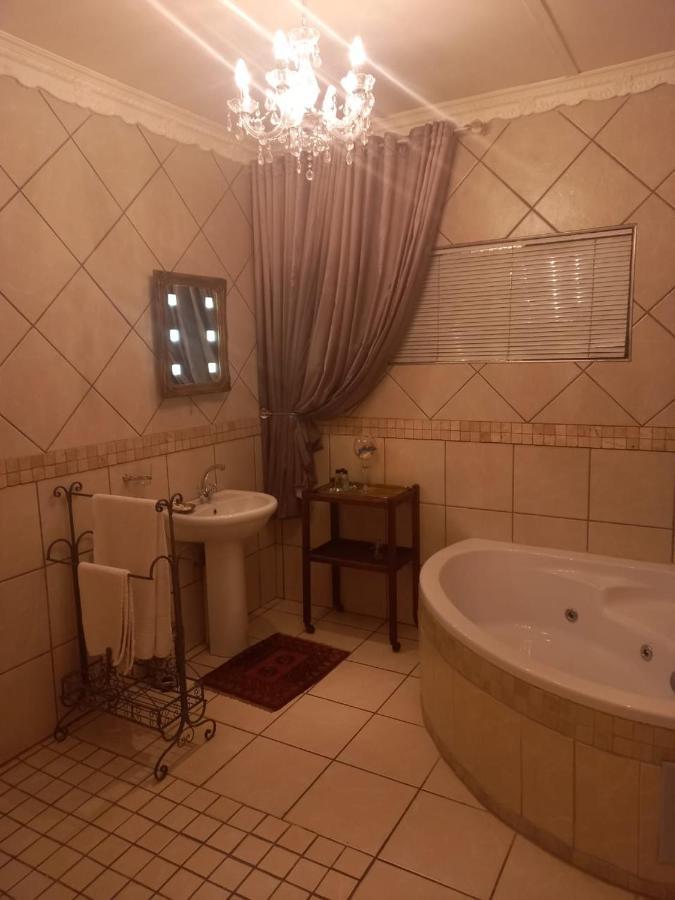Michael-Angelo Guest House Potchefstroom Exterior photo